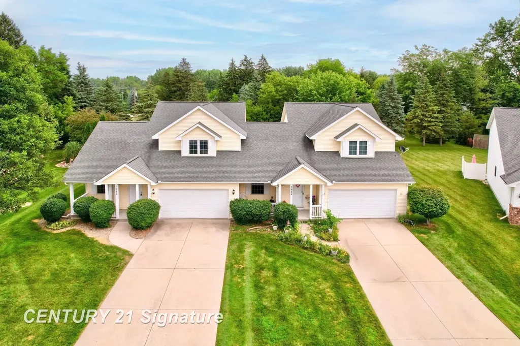 7944-7946 Rivercrest Court Tittabawassee Township MI 48623