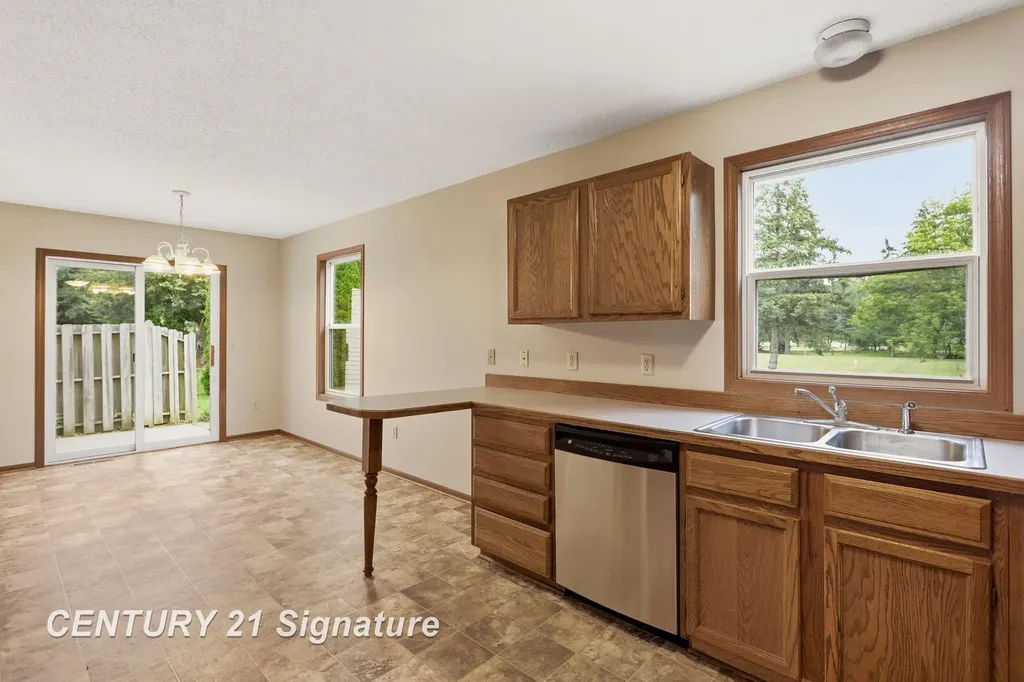 7944-7946 Rivercrest Court Tittabawassee Township MI 48623