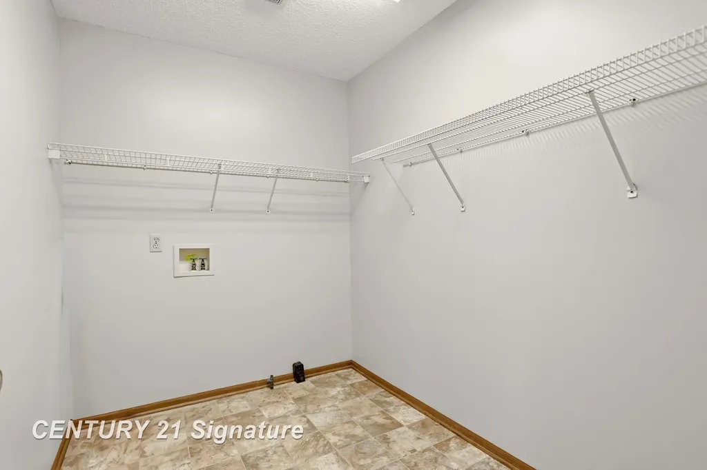 7944-7946 Rivercrest Court Tittabawassee Township MI 48623
