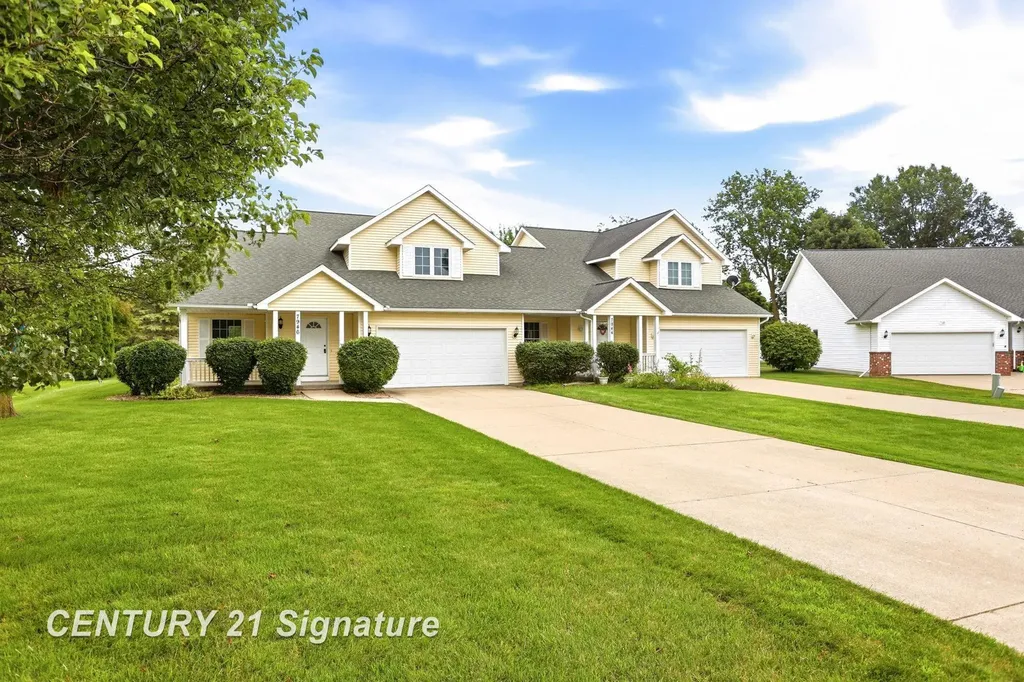 7944-7946 Rivercrest Court Tittabawassee Township MI 48623