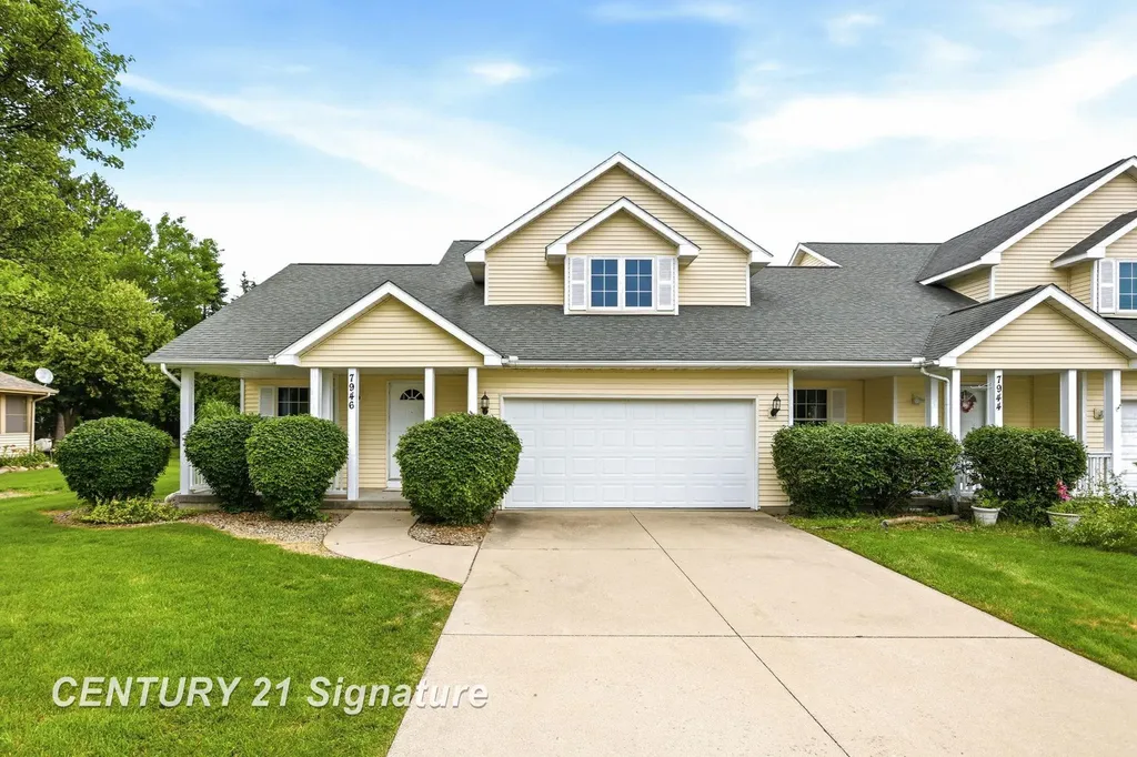 7944-7946 Rivercrest Court Tittabawassee Township MI 48623
