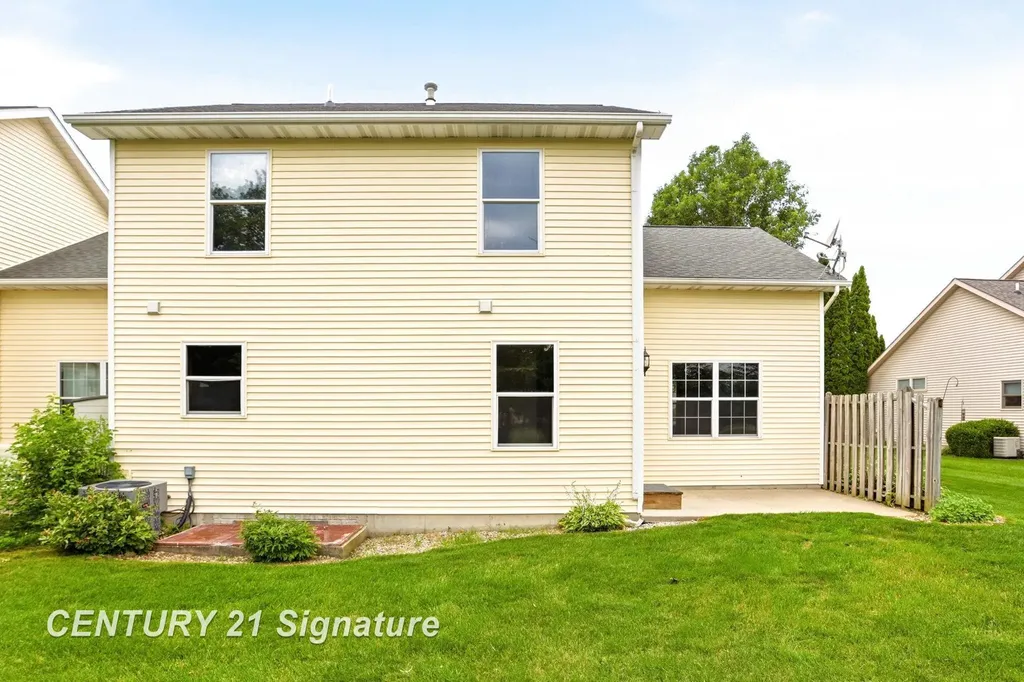7944-7946 Rivercrest Court Tittabawassee Township MI 48623