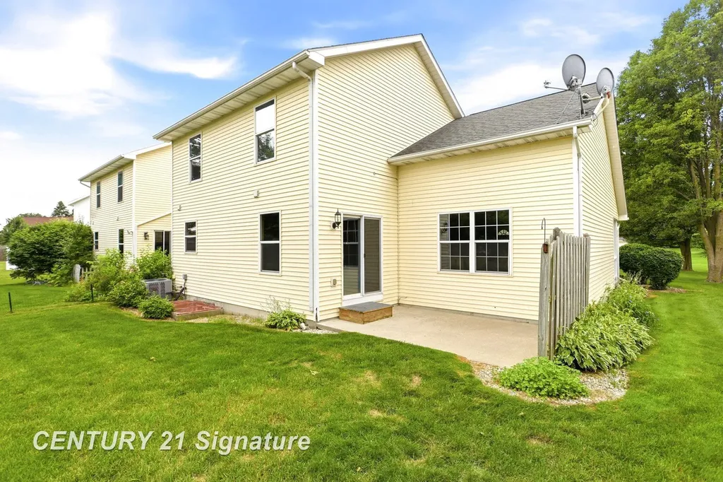 7944-7946 Rivercrest Court Tittabawassee Township MI 48623