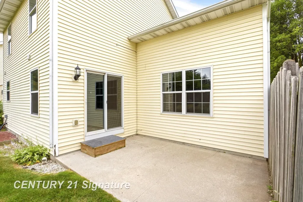 7944-7946 Rivercrest Court Tittabawassee Township MI 48623