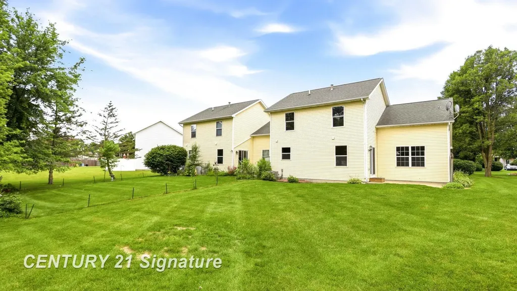 7944-7946 Rivercrest Court Tittabawassee Township MI 48623
