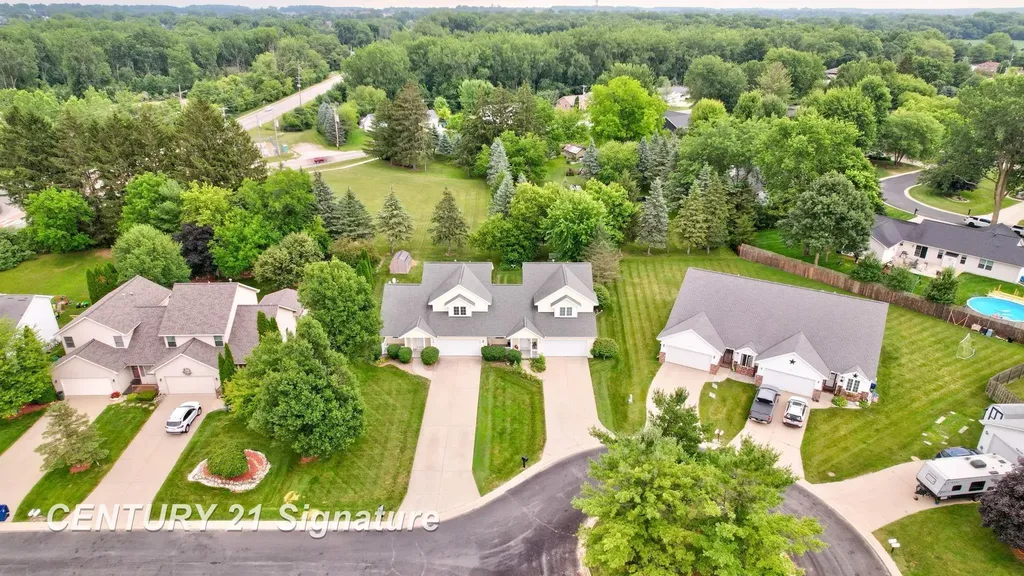 7944-7946 Rivercrest Court Tittabawassee Township MI 48623