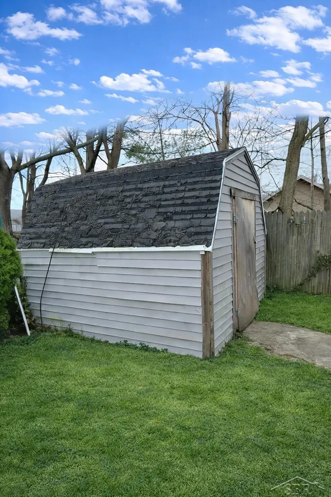 1033 Kelsey Avenue Lansing City MI 48910