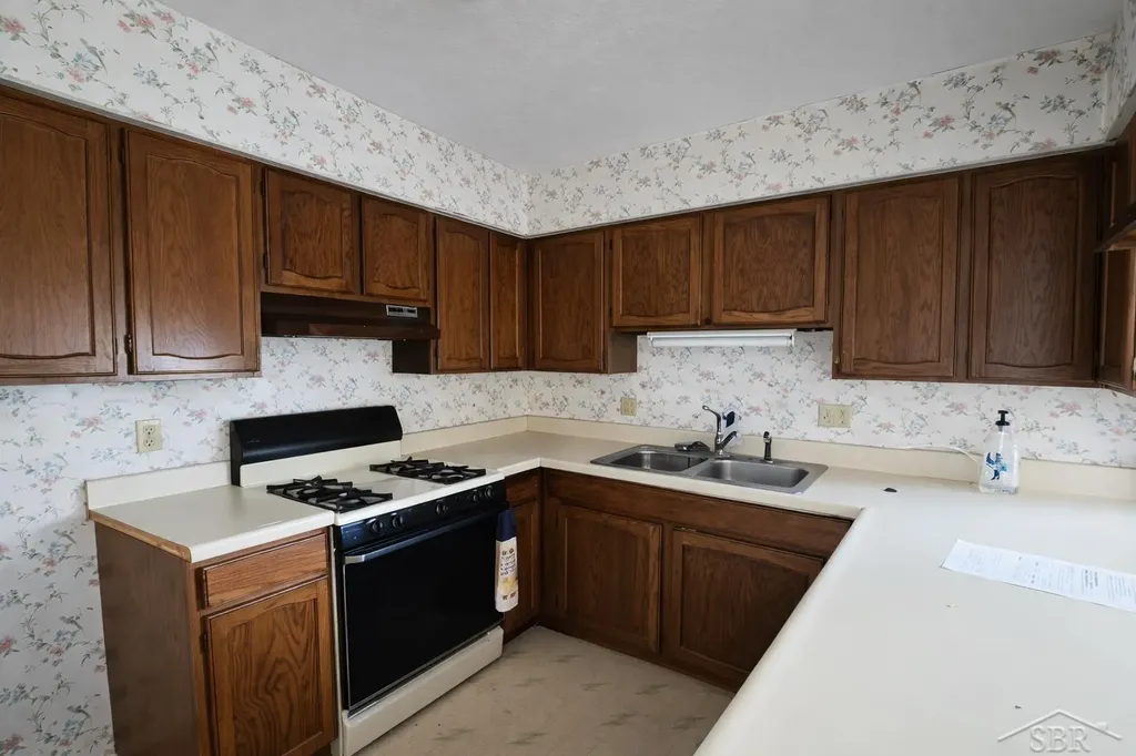 1033 Kelsey Avenue Lansing City MI 48910