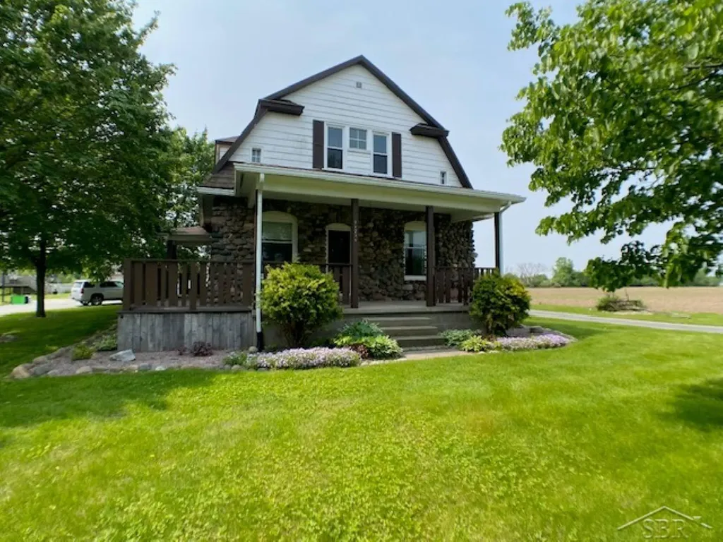 11755 W Tittabawassee Road Thomas Township MI 48623