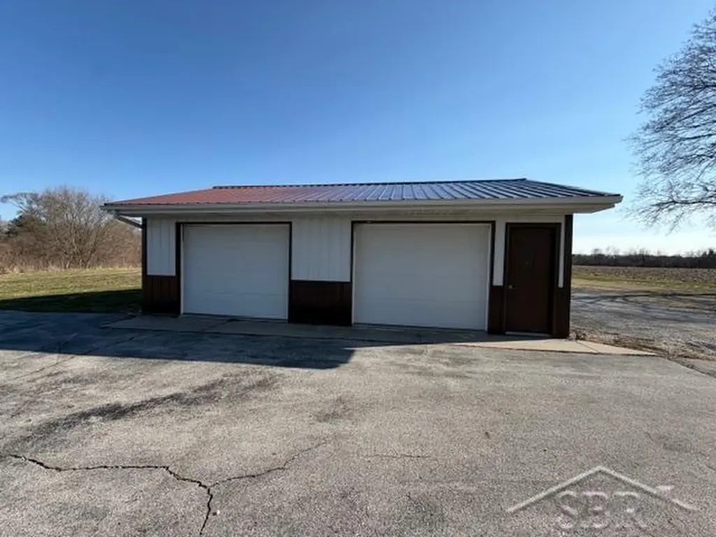 11755 W Tittabawassee Road Thomas Township MI 48623