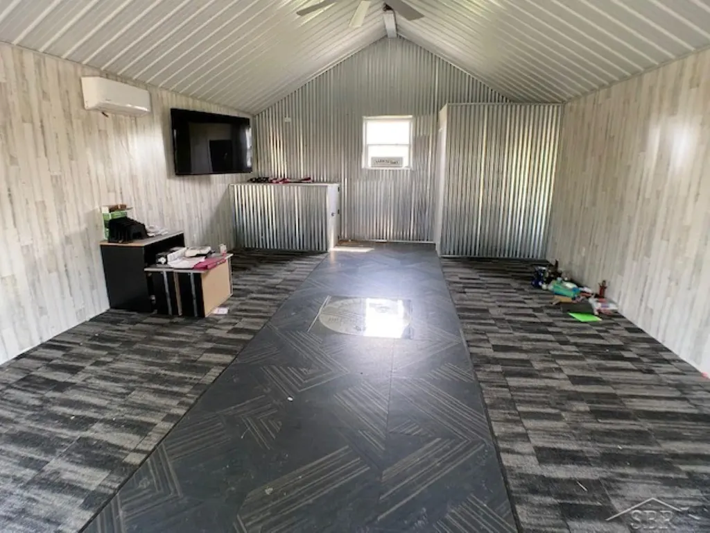 11755 W Tittabawassee Road Thomas Township MI 48623