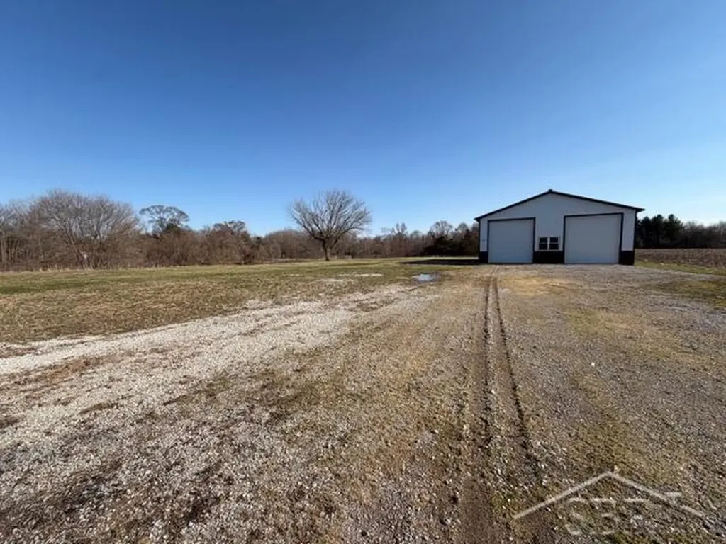 11755 W Tittabawassee Road Thomas Township MI 48623