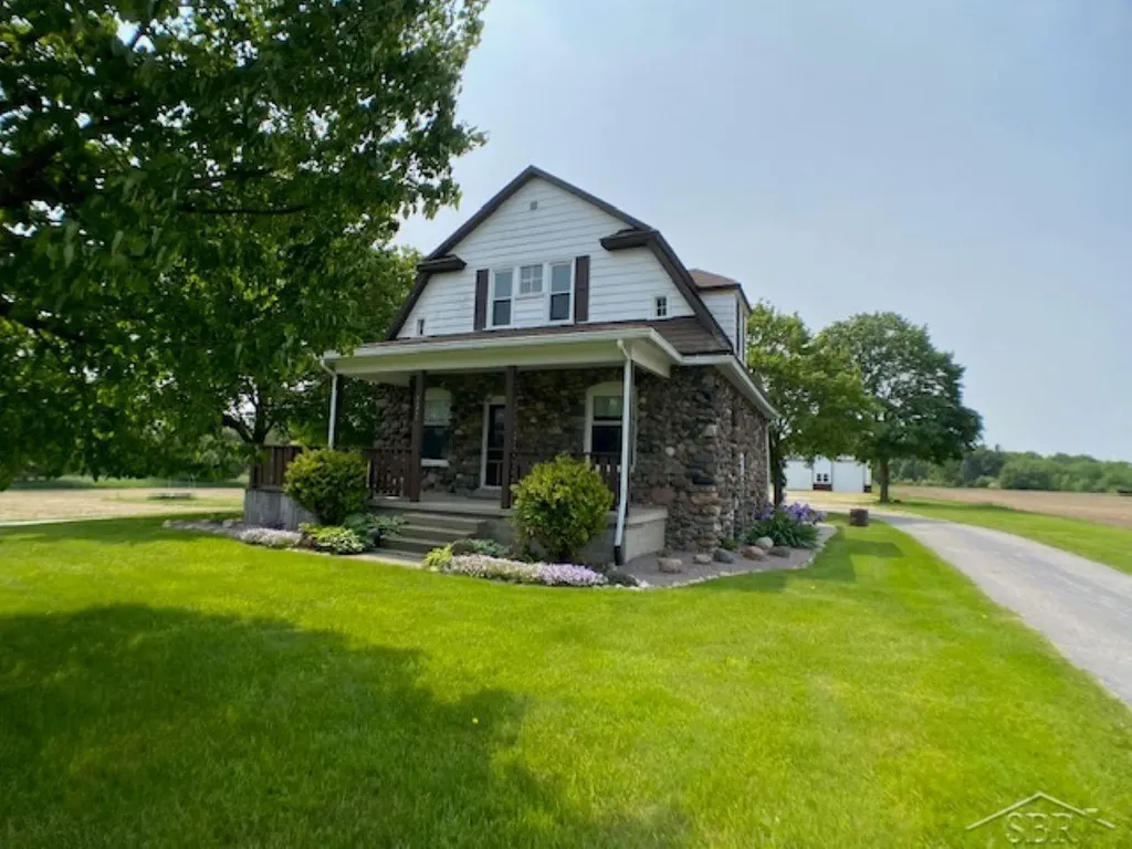 11755 W Tittabawassee Road Thomas Township MI 48623