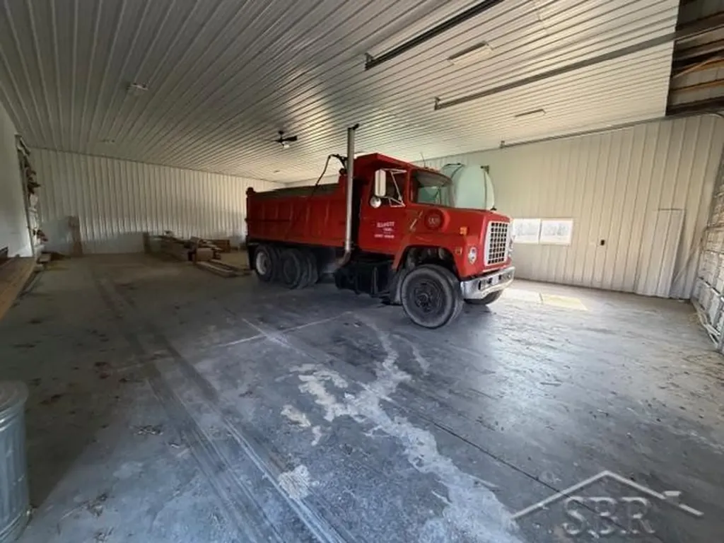 11755 W Tittabawassee Road Thomas Township MI 48623