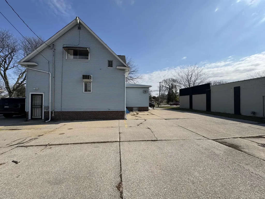 2911 Court Street Saginaw City MI 48602