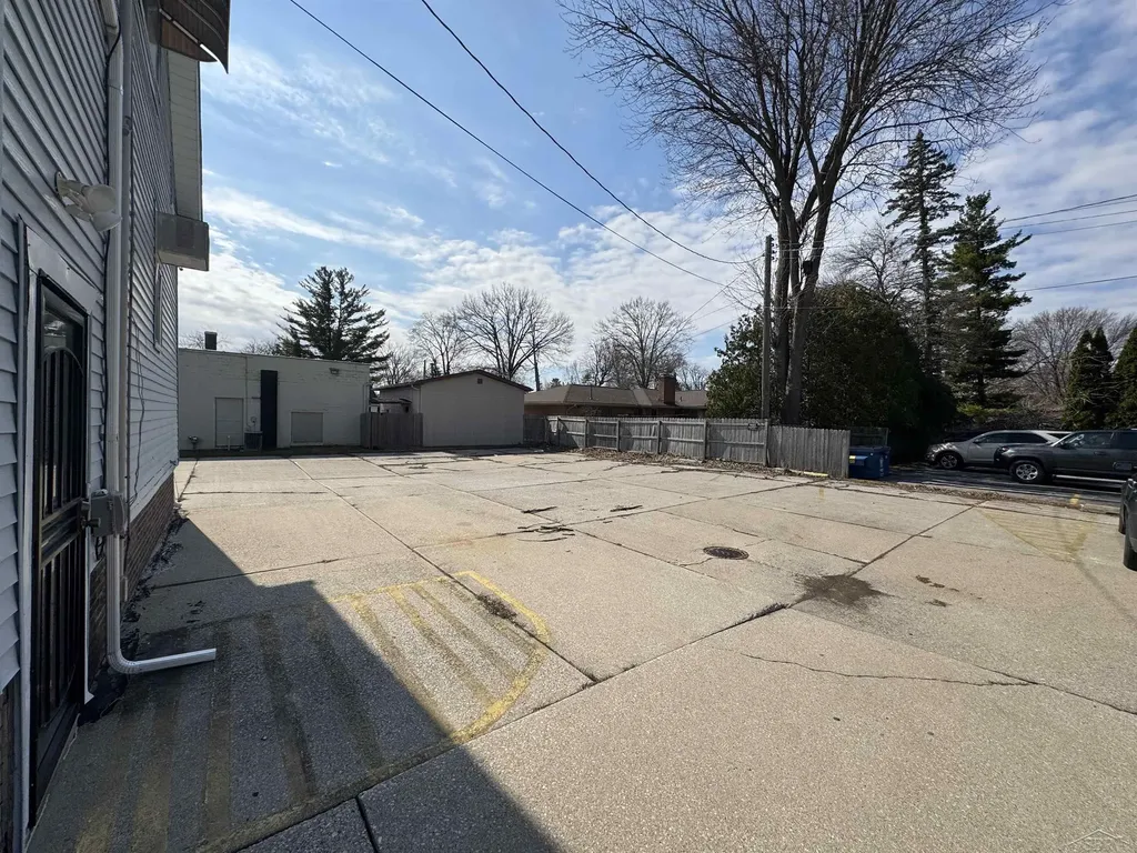 2911 Court Street Saginaw City MI 48602