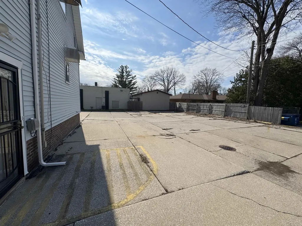 2911 Court Street Saginaw City MI 48602