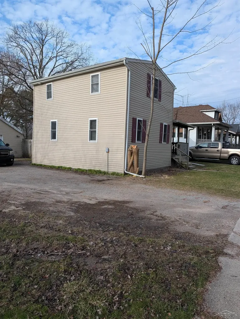 1711 Maine Street Saginaw City MI 48602