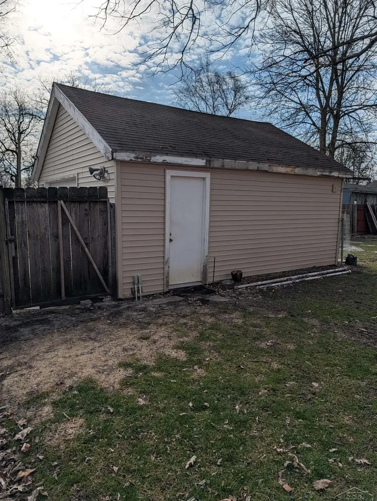 1711 Maine Street Saginaw City MI 48602