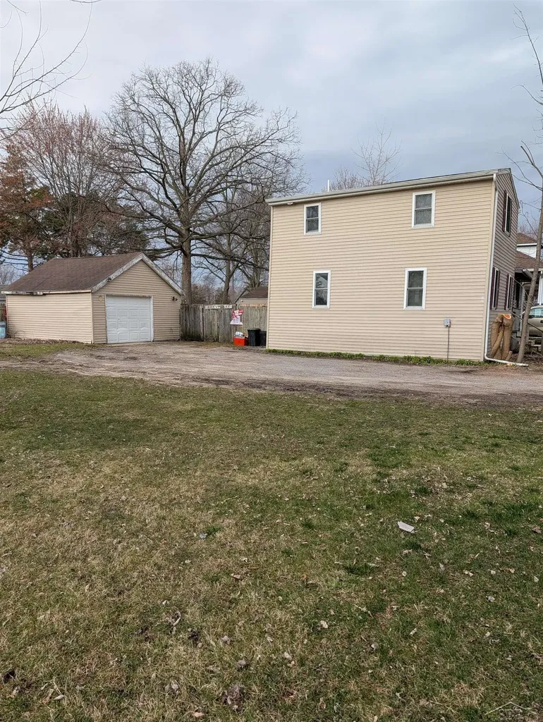 1711 Maine Street Saginaw City MI 48602