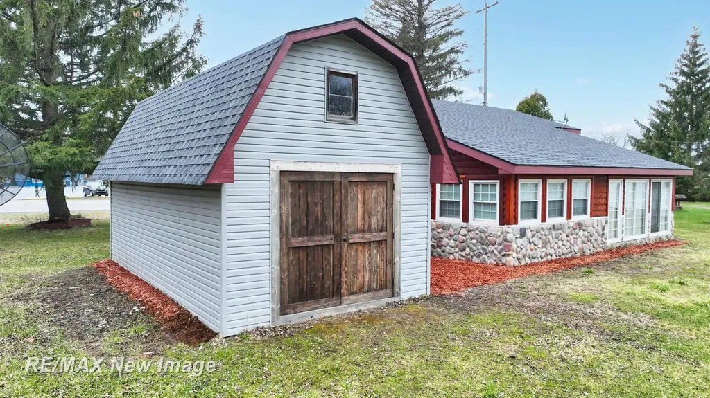 13280 N Saginaw Road Vienna Charter Township MI 48420