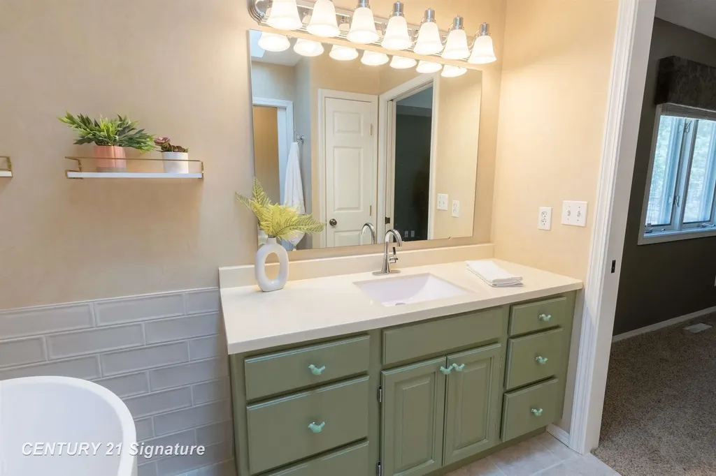 5808 Lantern Lane Midland City MI 48642