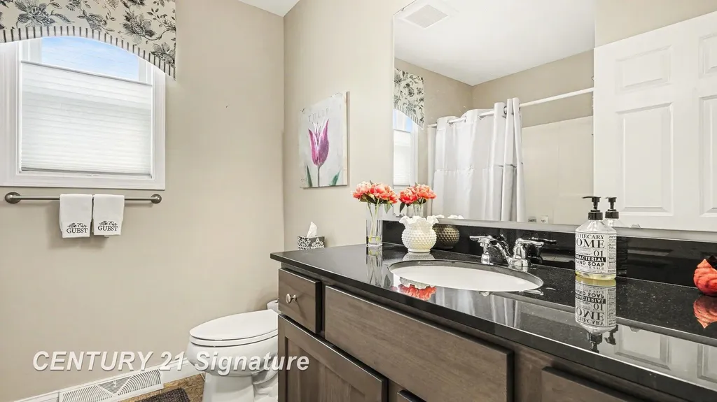 87 Tuscany Circle Saginaw Charter Township MI 48603