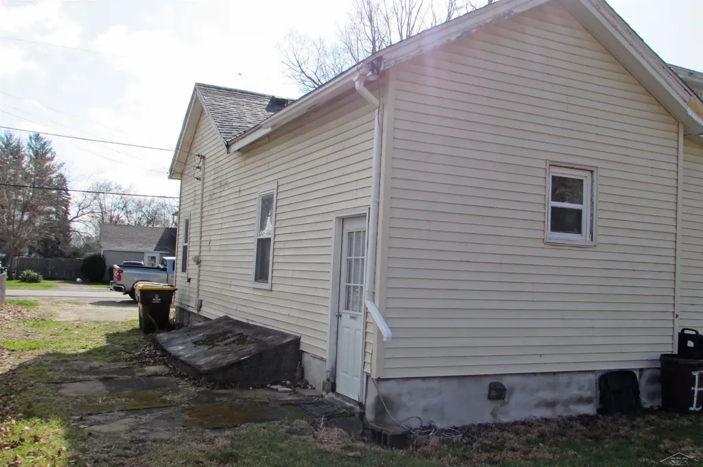 307 N Line Street Chesaning Village MI 48616