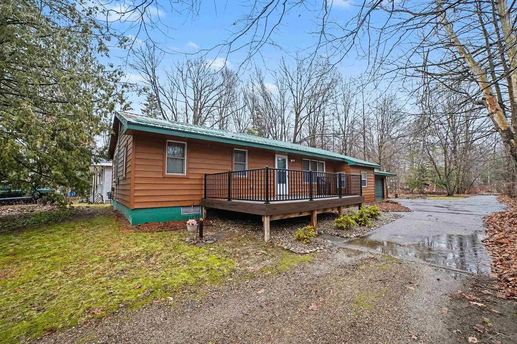 441 Hillcrest Drive Garfield Township MI 48632