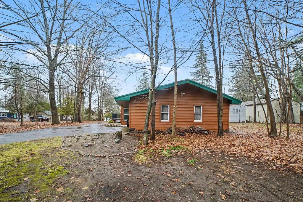 441 Hillcrest Drive Garfield Township MI 48632