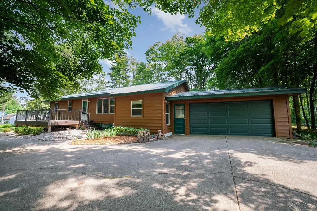 441 Hillcrest Drive Garfield Township MI 48632