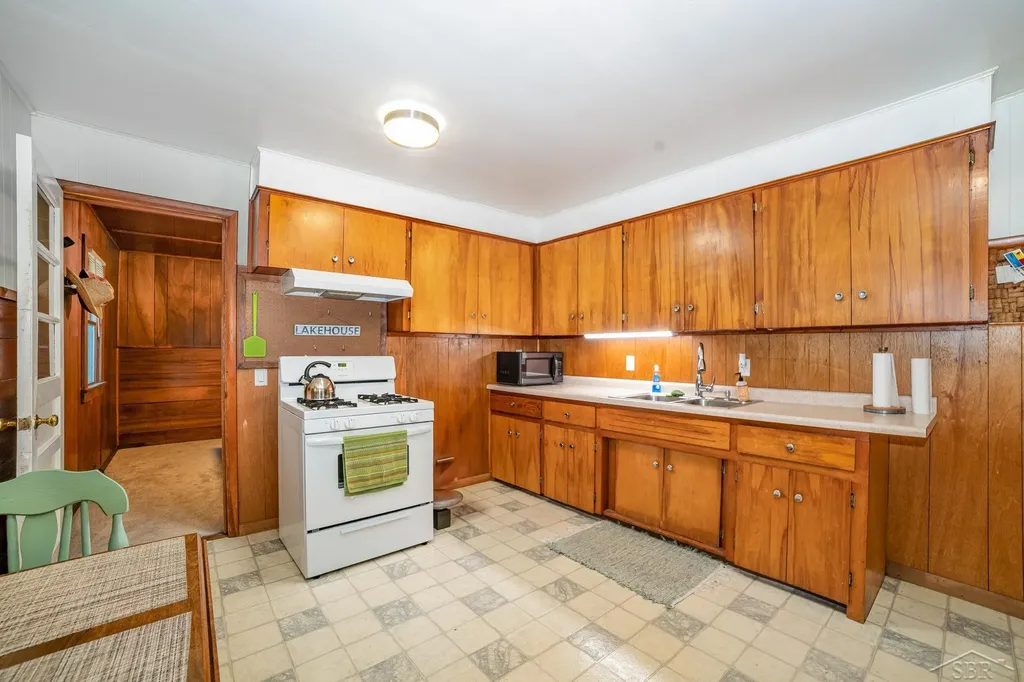 441 Hillcrest Drive Garfield Township MI 48632