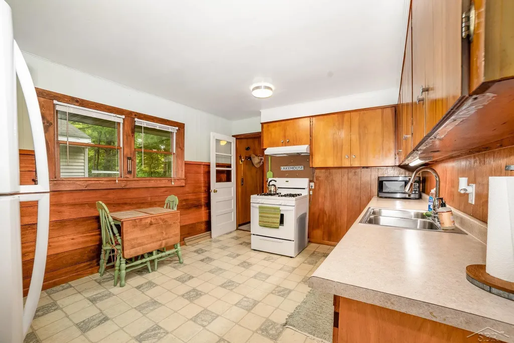 441 Hillcrest Drive Garfield Township MI 48632