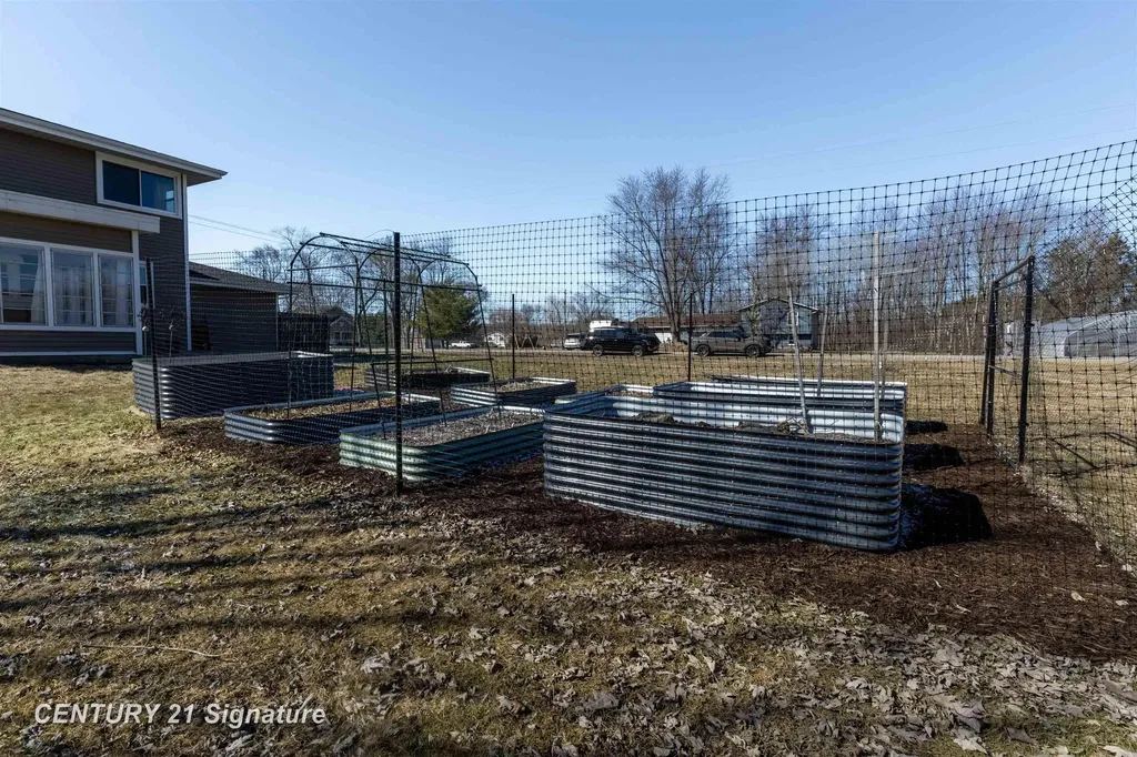 2251 E Stewart Road Midland Charter Township MI 48640