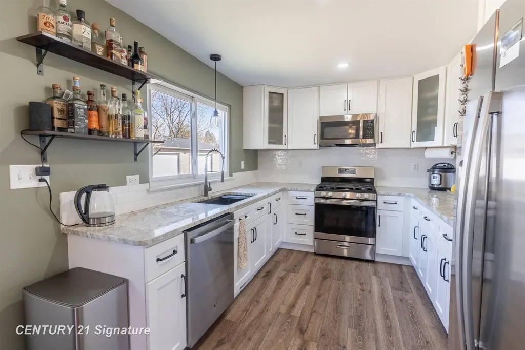 2251 E Stewart Road Midland Charter Township MI 48640