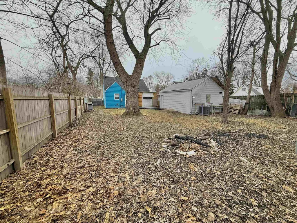 2604 Owen Street Saginaw City MI 48601