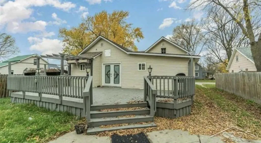 1306 Leng Street Bay City City MI 48706