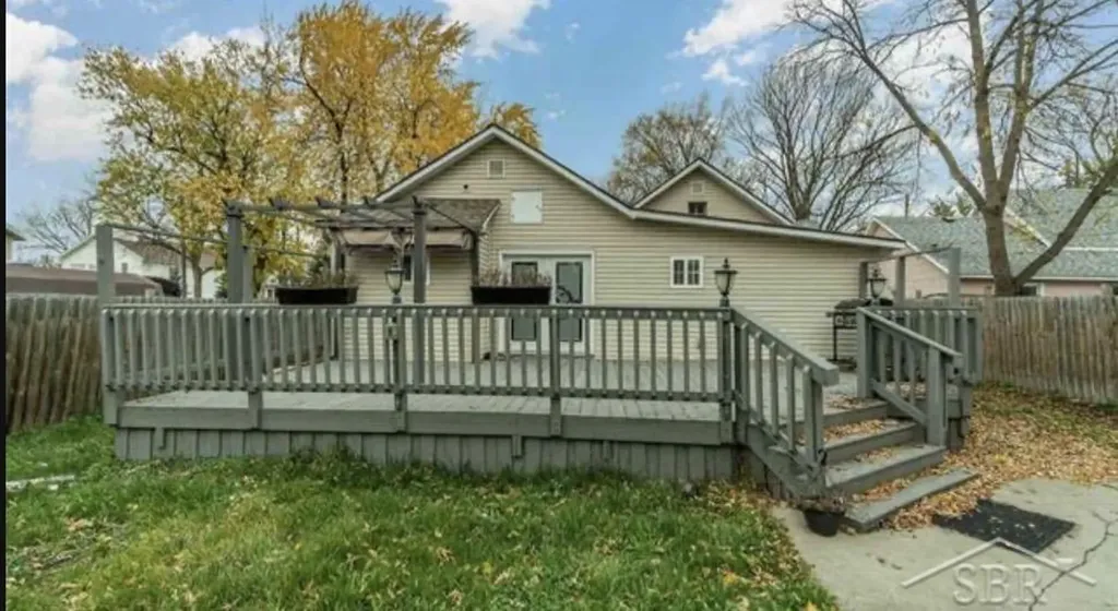 1306 Leng Street Bay City City MI 48706