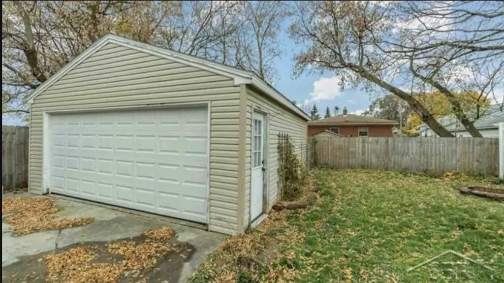 1306 Leng Street Bay City City MI 48706