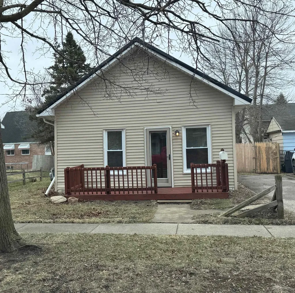 1904 James Street Essexville City MI 48732
