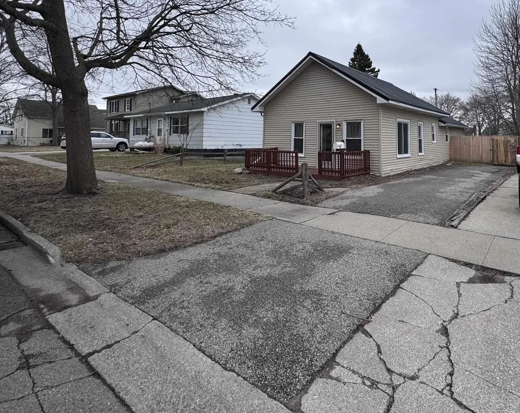 1904 James Street Essexville City MI 48732