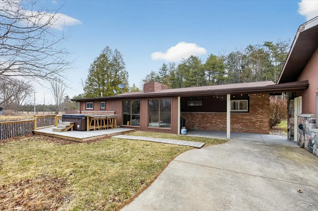 4403 N Raucholz Road Richland Township MI 48626