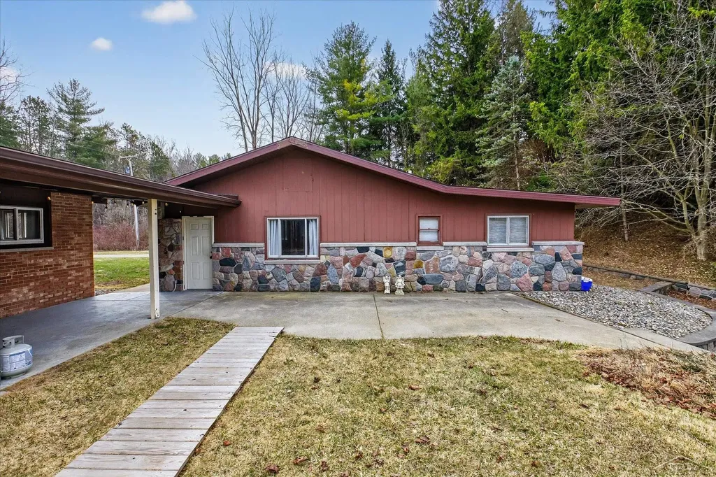 4403 N Raucholz Road Richland Township MI 48626