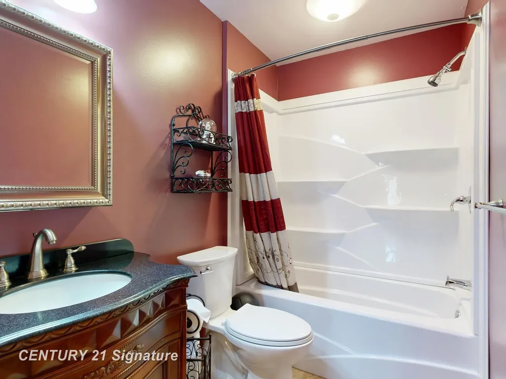 6728 N River Road Tittabawassee Township MI 48623