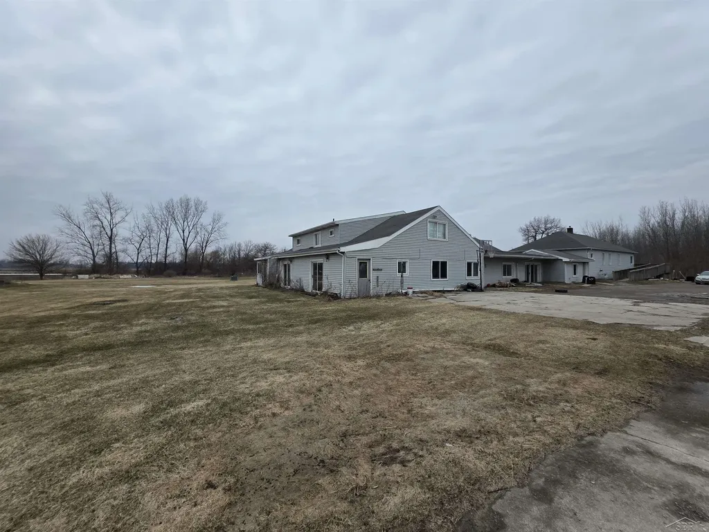 2418 Wetters Road Kawkawlin Township MI 48708