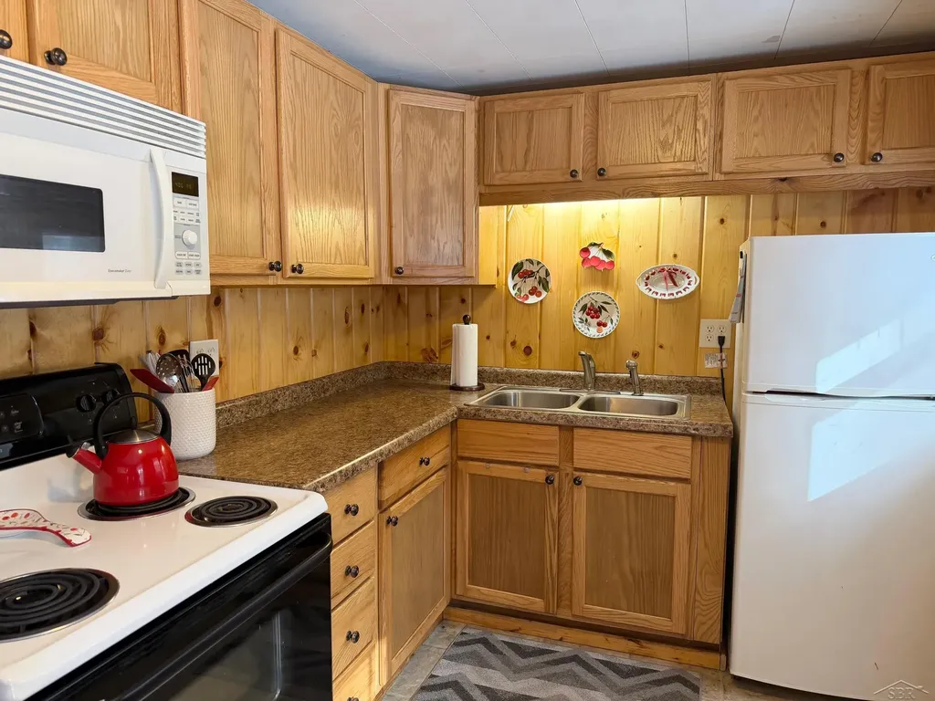 4019 E Higgins Lake Drive Gerrish Township MI 48653