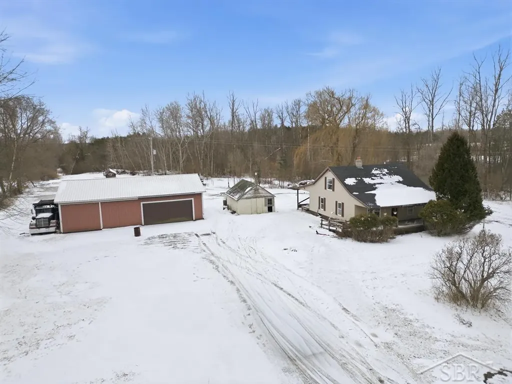 2177 W Knox Road Tobacco Township MI 48612