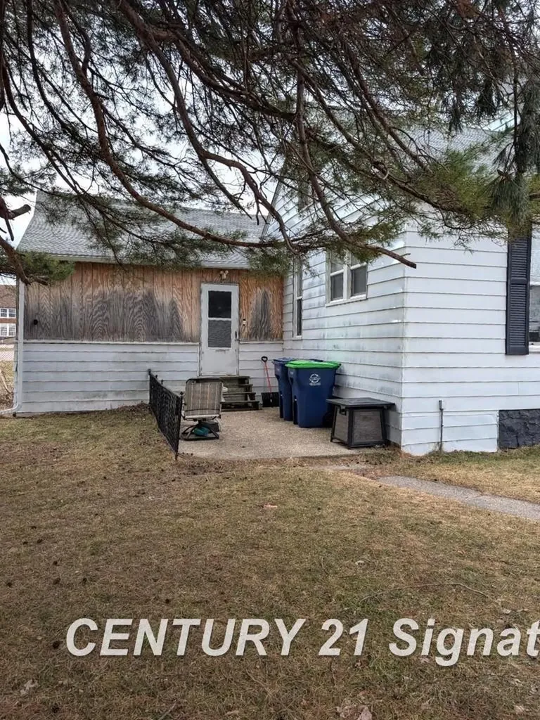 812 Sanderson Street St. Charles Village MI 48655