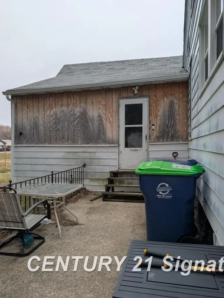 812 Sanderson Street St. Charles Village MI 48655