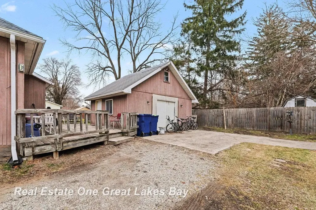 621 W Hosmer Street St. Charles Village MI 48655